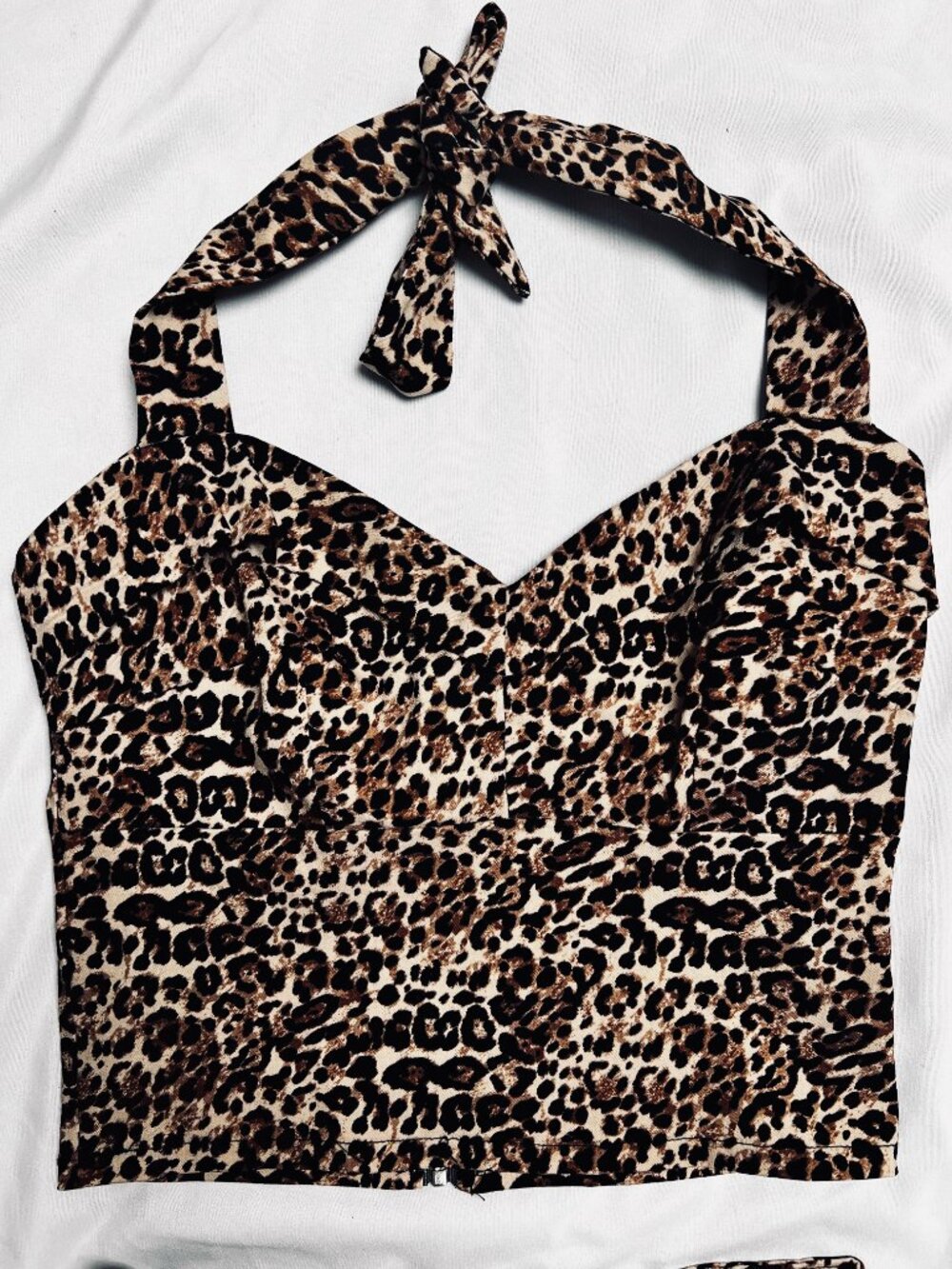Queen Of The Main - Marie Set in Leopard - Picture 4 of 8